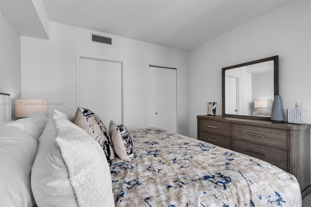 For Rent: $5,975 (2 beds, 2 baths, 1077 Square Feet)