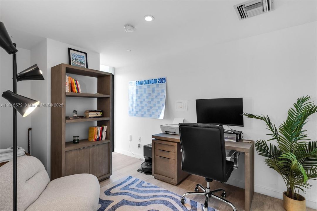 For Rent: $5,975 (2 beds, 2 baths, 1077 Square Feet)