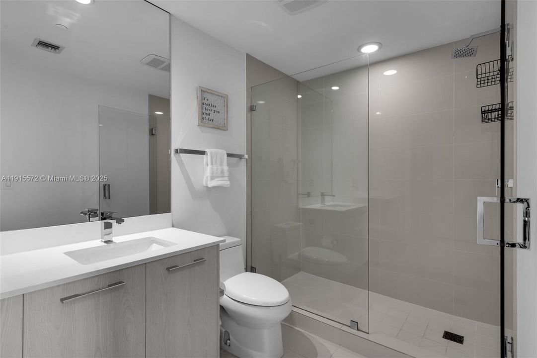 For Rent: $5,975 (2 beds, 2 baths, 1077 Square Feet)