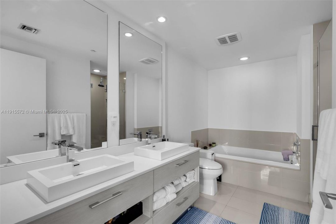 For Rent: $5,975 (2 beds, 2 baths, 1077 Square Feet)