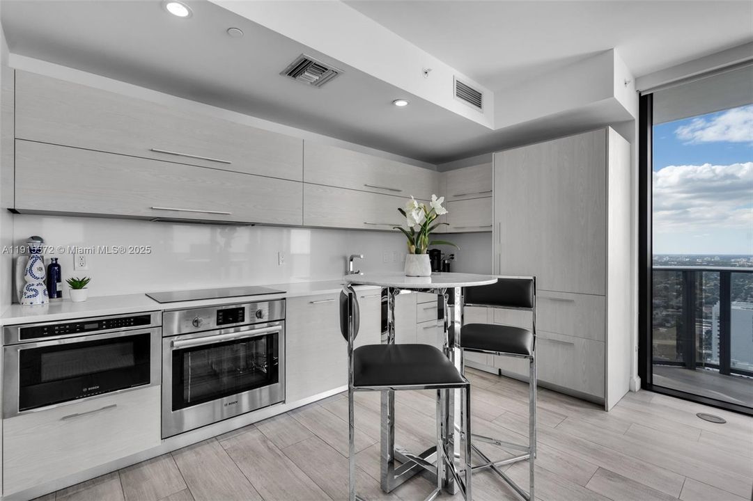 For Rent: $5,975 (2 beds, 2 baths, 1077 Square Feet)