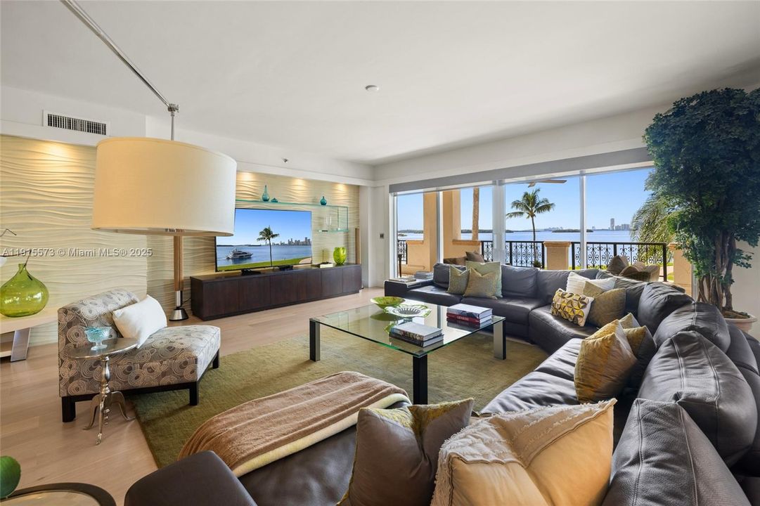 For Rent: $28,000 (3 beds, 3 baths, 2740 Square Feet)