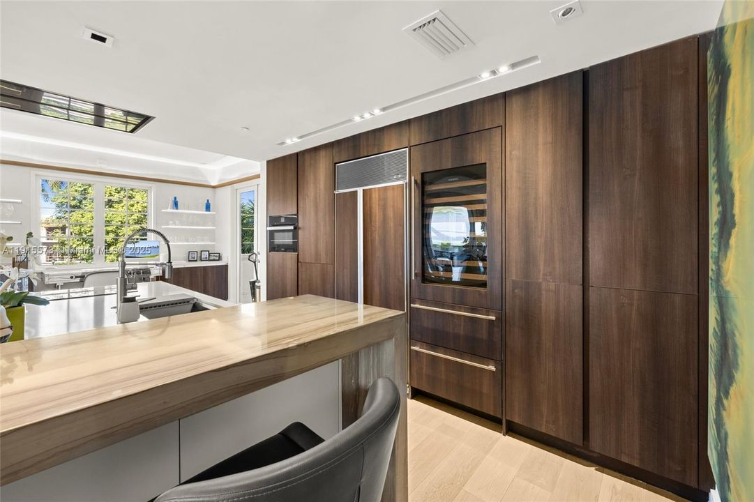 For Rent: $28,000 (3 beds, 3 baths, 2740 Square Feet)