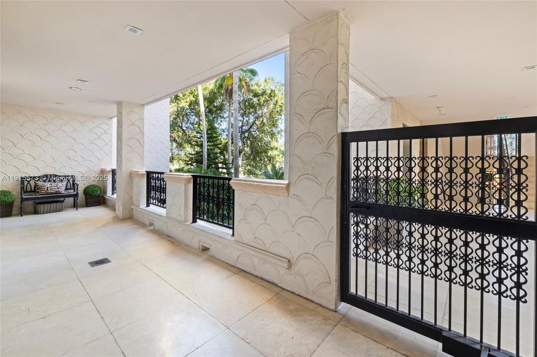 For Rent: $28,000 (3 beds, 3 baths, 2740 Square Feet)