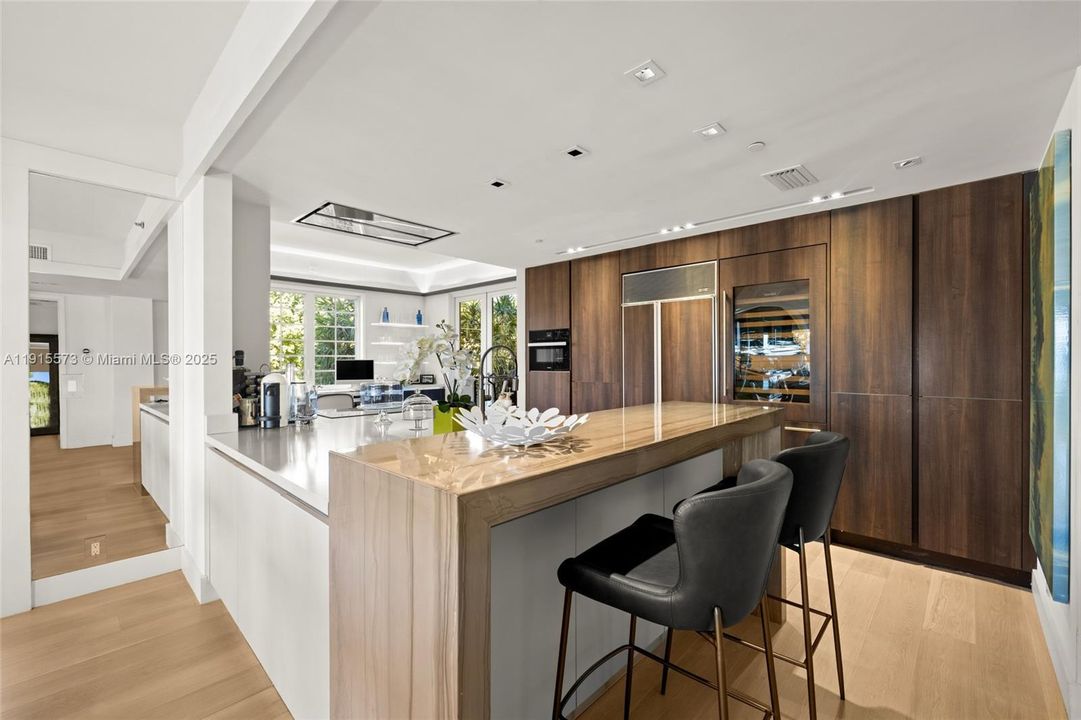 For Rent: $28,000 (3 beds, 3 baths, 2740 Square Feet)