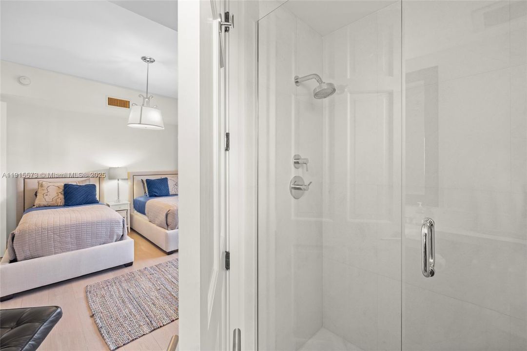 For Rent: $28,000 (3 beds, 3 baths, 2740 Square Feet)