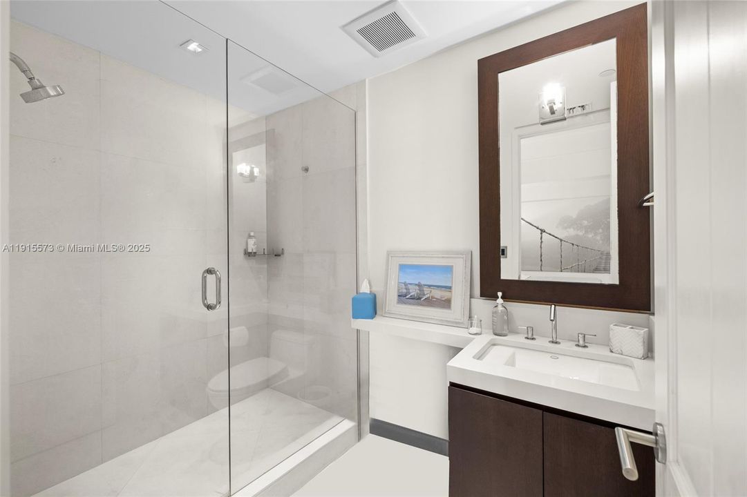 For Rent: $28,000 (3 beds, 3 baths, 2740 Square Feet)