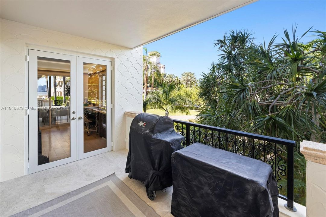 For Rent: $28,000 (3 beds, 3 baths, 2740 Square Feet)