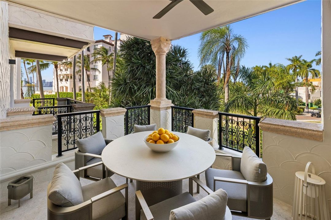 For Rent: $28,000 (3 beds, 3 baths, 2740 Square Feet)