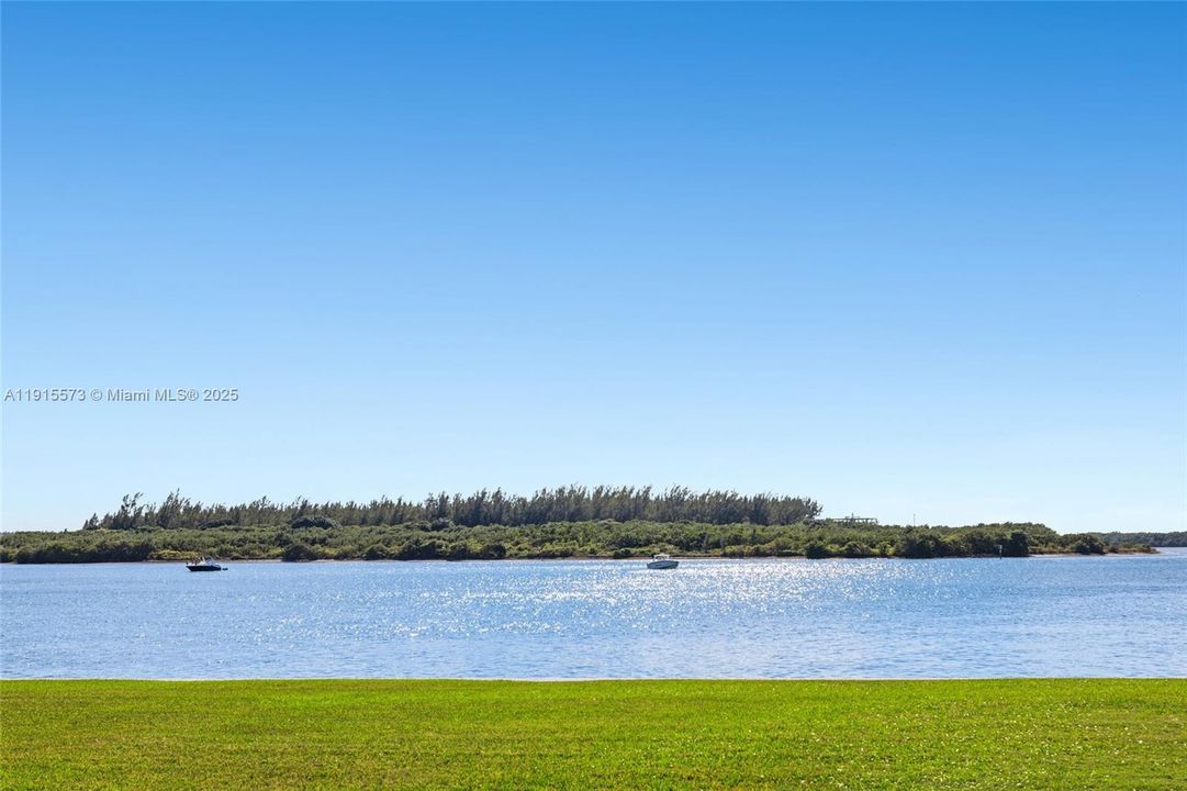 For Rent: $28,000 (3 beds, 3 baths, 2740 Square Feet)