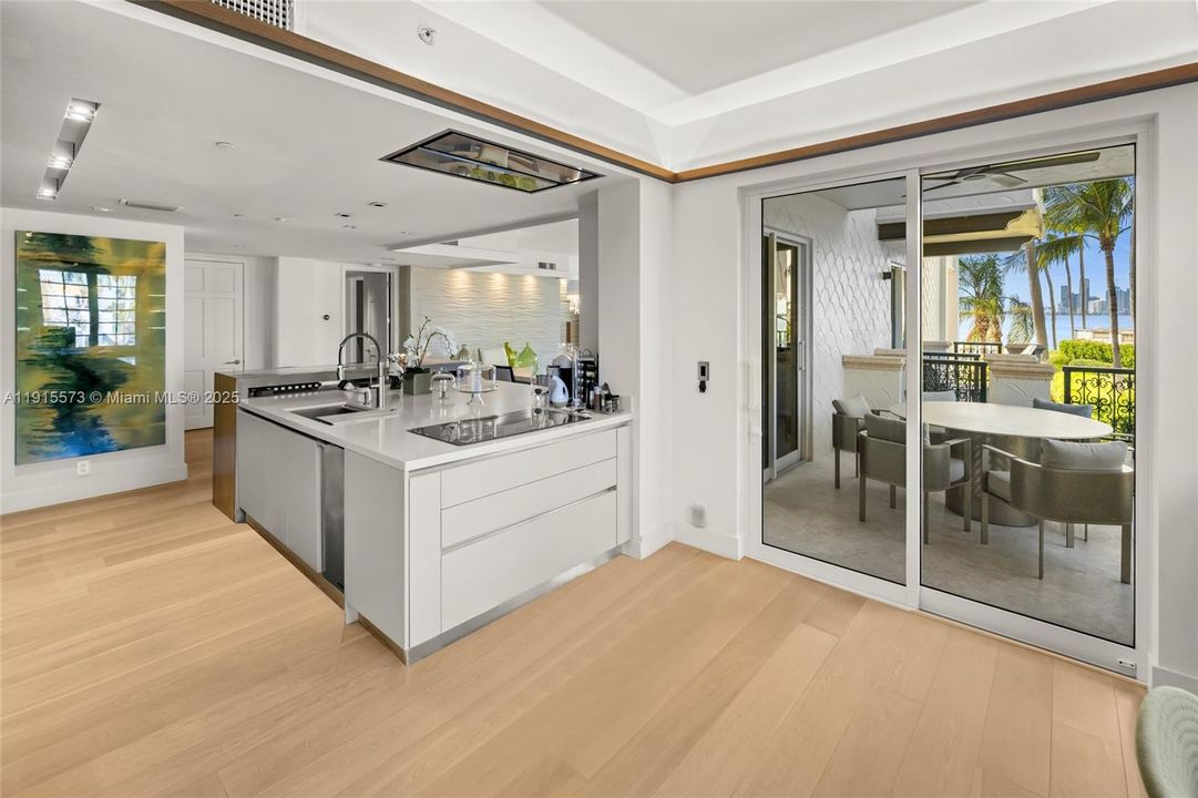 For Rent: $28,000 (3 beds, 3 baths, 2740 Square Feet)