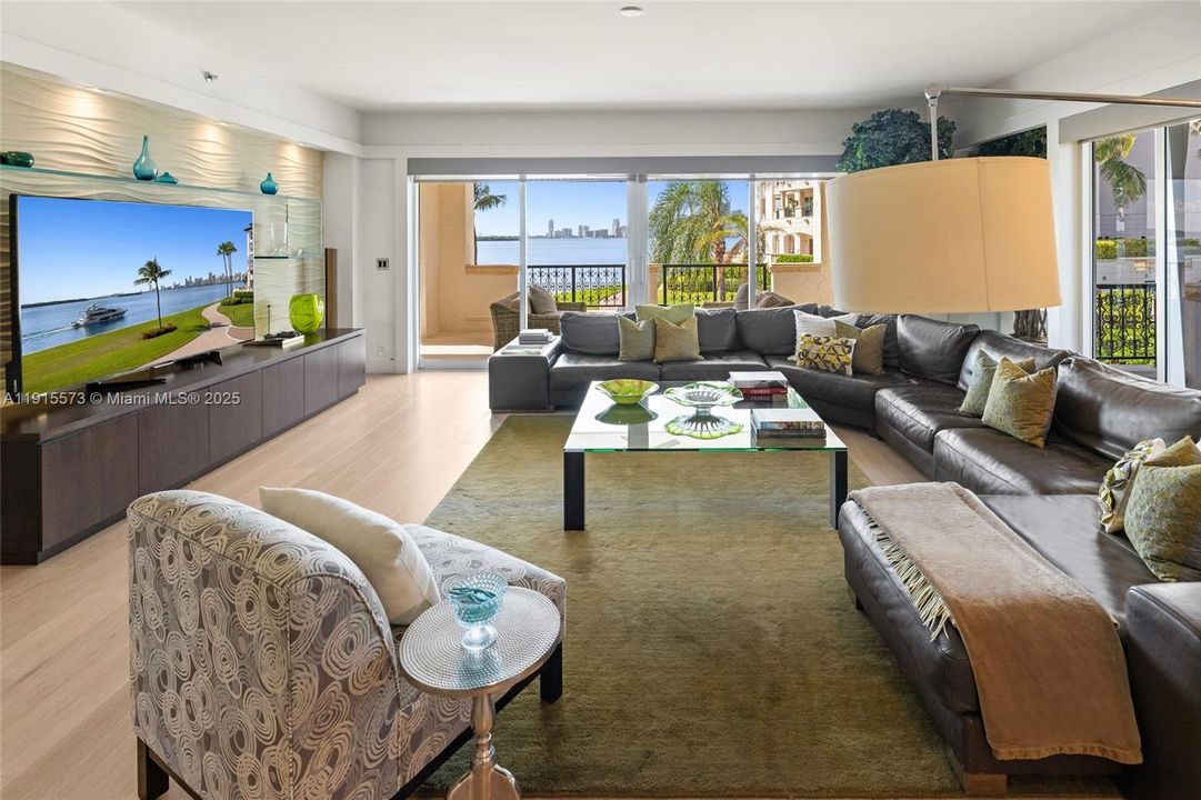 For Rent: $28,000 (3 beds, 3 baths, 2740 Square Feet)