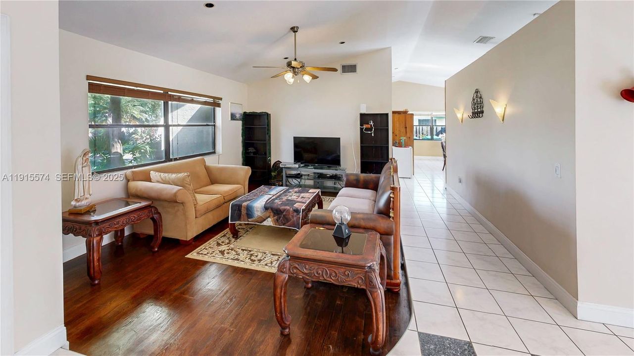 На продажу: $765,000 (4 спален, 2 ванн, 2240 Квадратных фут)