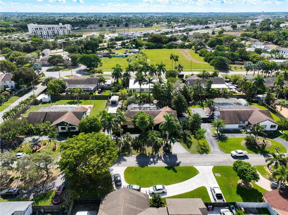 На продажу: $765,000 (4 спален, 2 ванн, 2240 Квадратных фут)