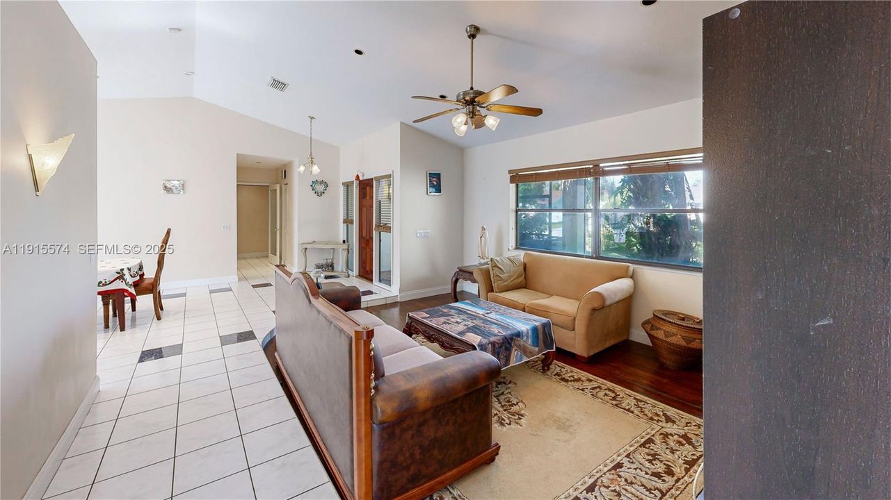 На продажу: $765,000 (4 спален, 2 ванн, 2240 Квадратных фут)