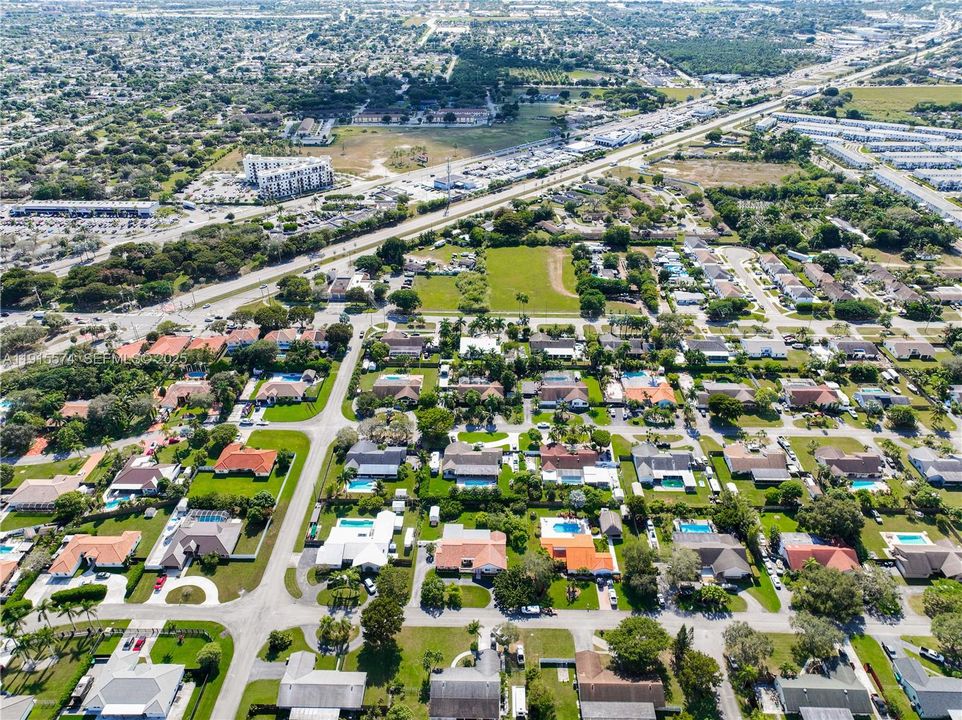 На продажу: $765,000 (4 спален, 2 ванн, 2240 Квадратных фут)