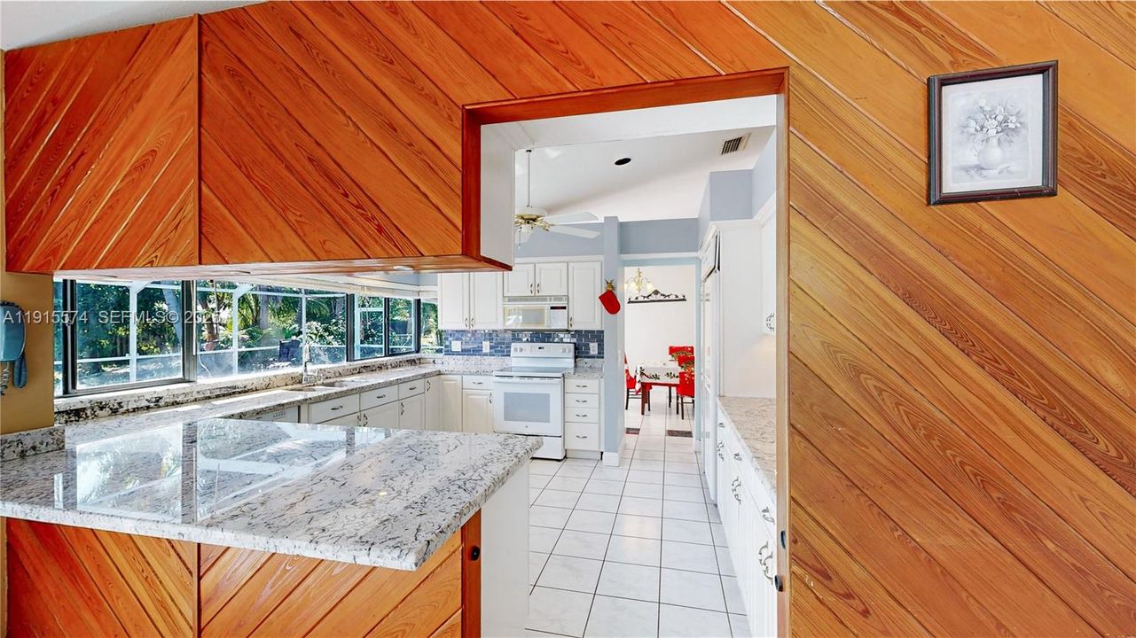 На продажу: $765,000 (4 спален, 2 ванн, 2240 Квадратных фут)