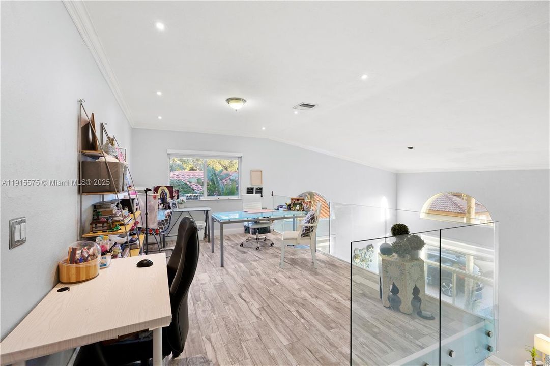 Active With Contract: $6,300 (5 beds, 3 baths, 2569 Square Feet)