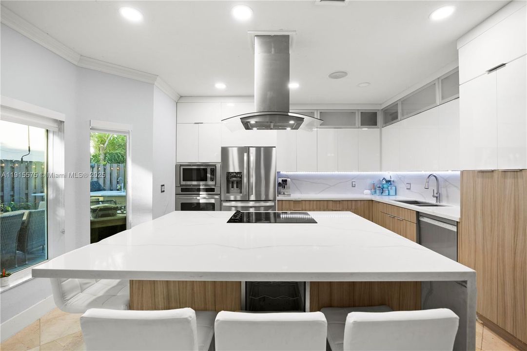 Active With Contract: $6,300 (5 beds, 3 baths, 2569 Square Feet)