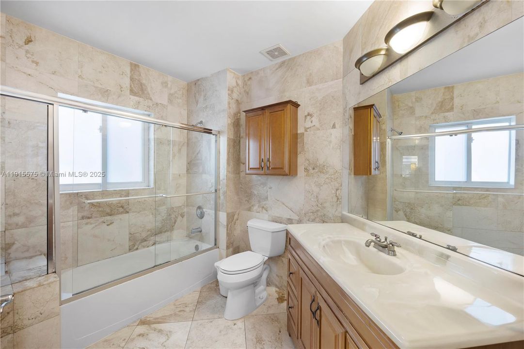 Active With Contract: $6,300 (5 beds, 3 baths, 2569 Square Feet)