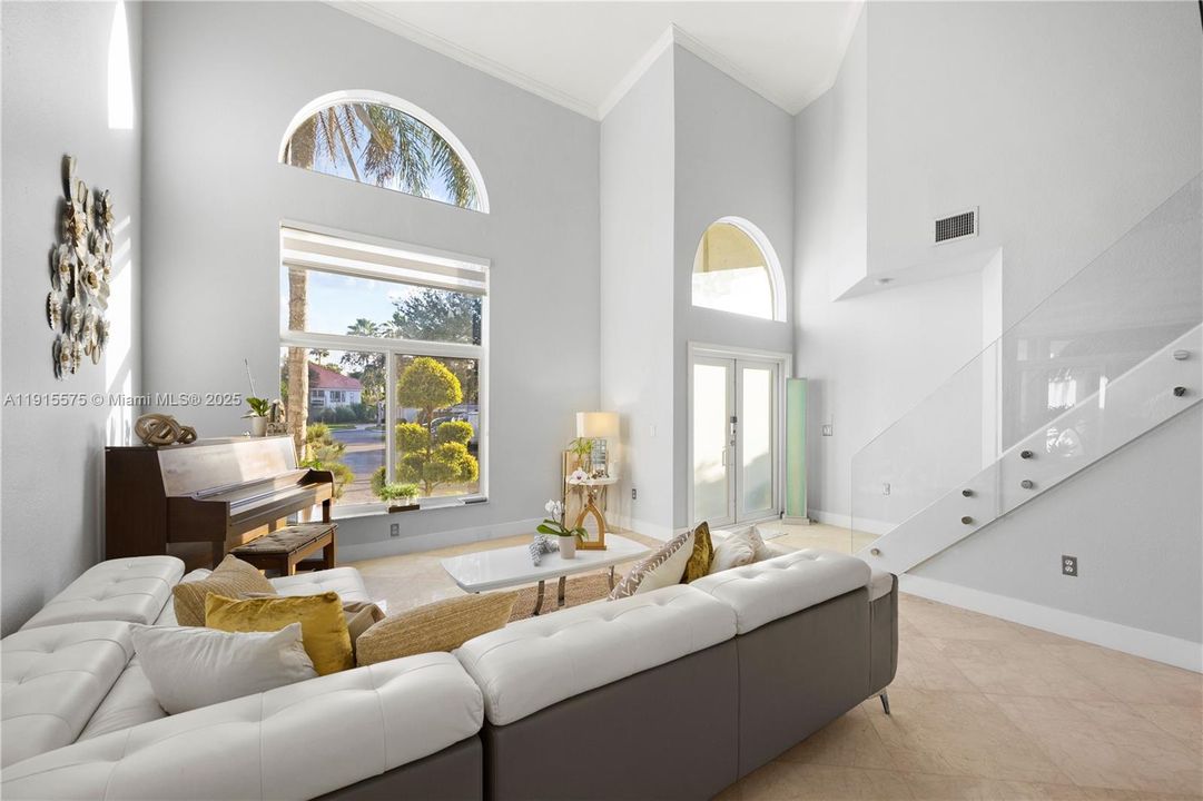 Active With Contract: $6,300 (5 beds, 3 baths, 2569 Square Feet)