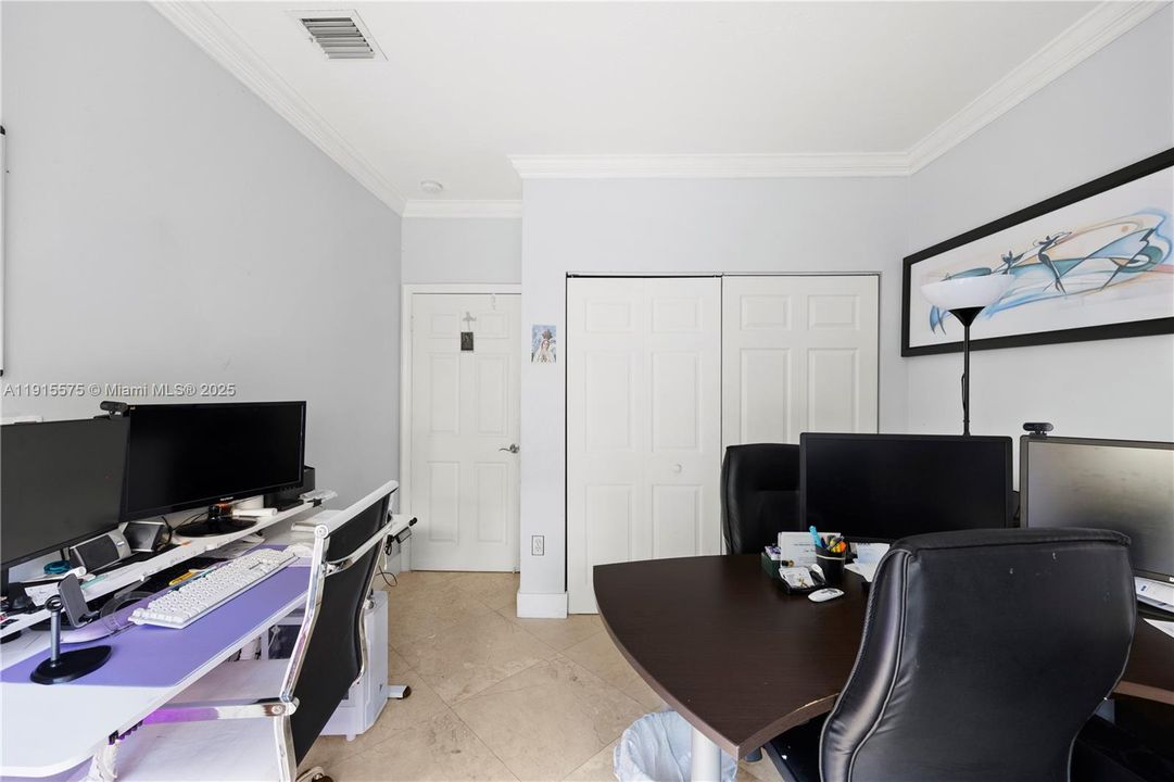 Active With Contract: $6,300 (5 beds, 3 baths, 2569 Square Feet)