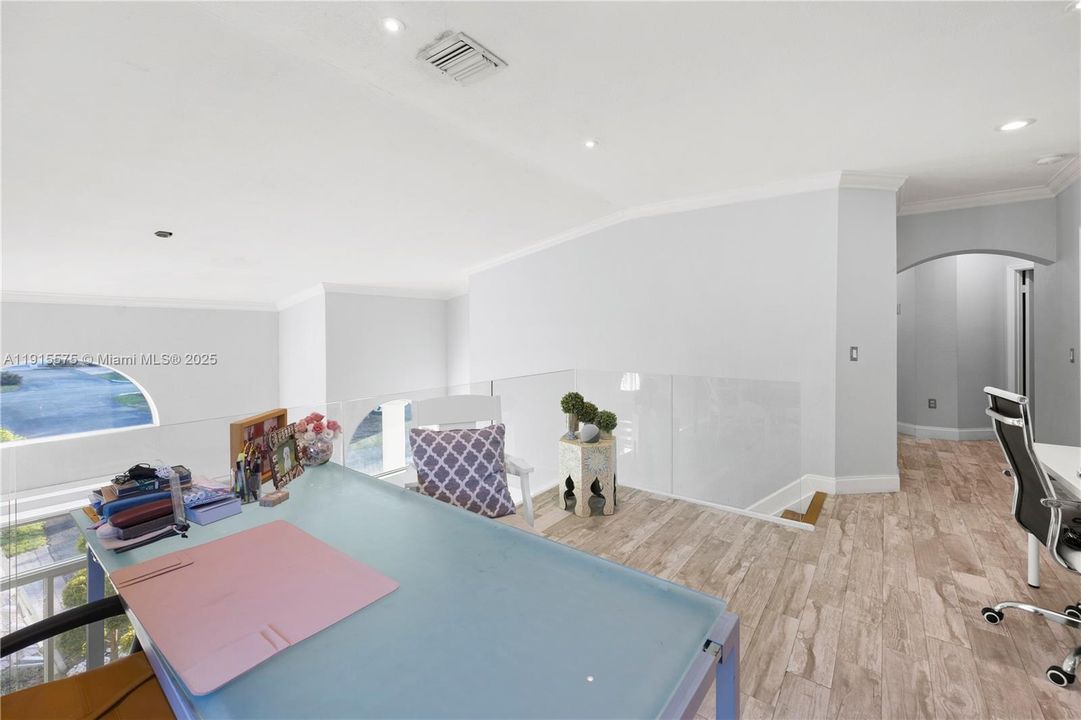 Active With Contract: $6,300 (5 beds, 3 baths, 2569 Square Feet)