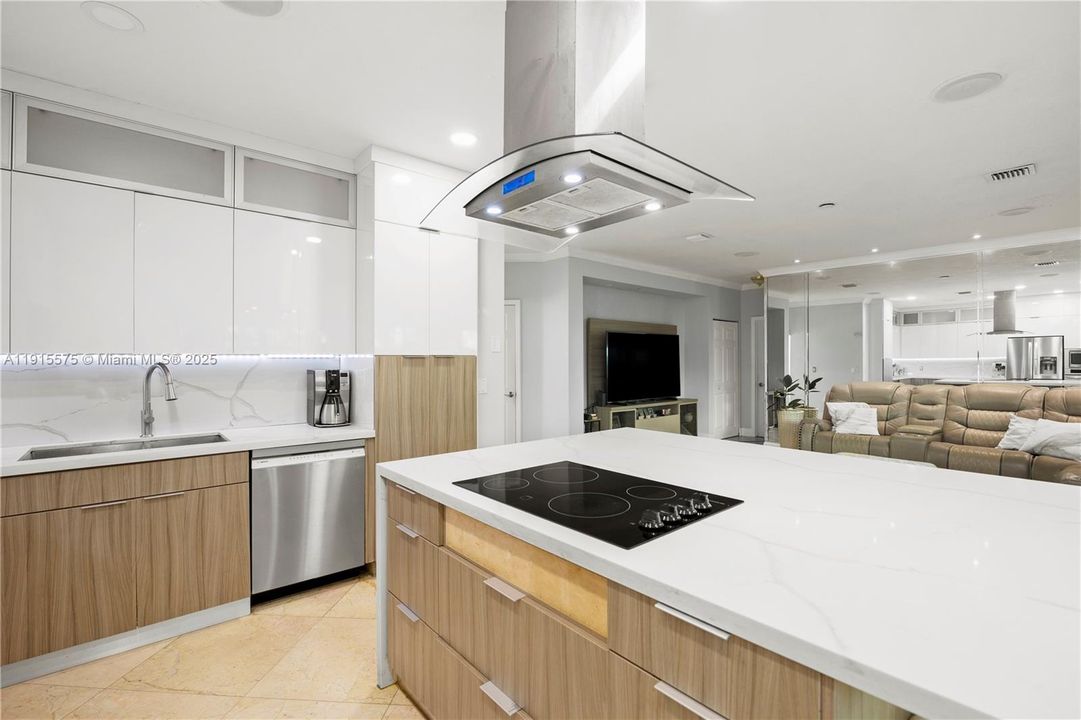 Active With Contract: $6,300 (5 beds, 3 baths, 2569 Square Feet)