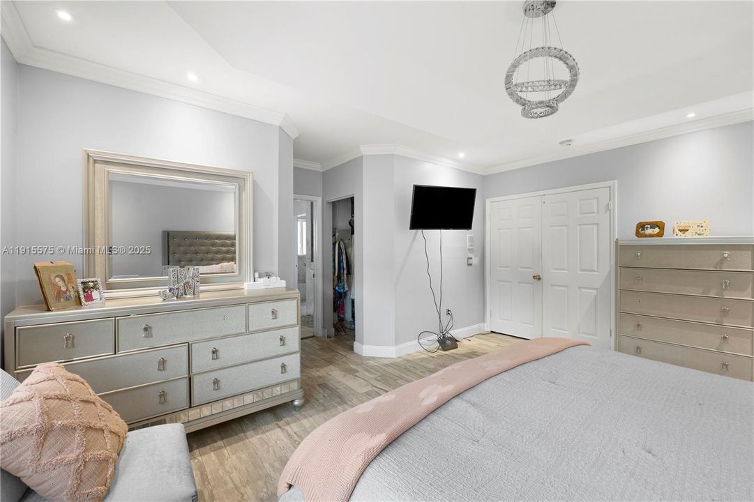 Active With Contract: $6,300 (5 beds, 3 baths, 2569 Square Feet)