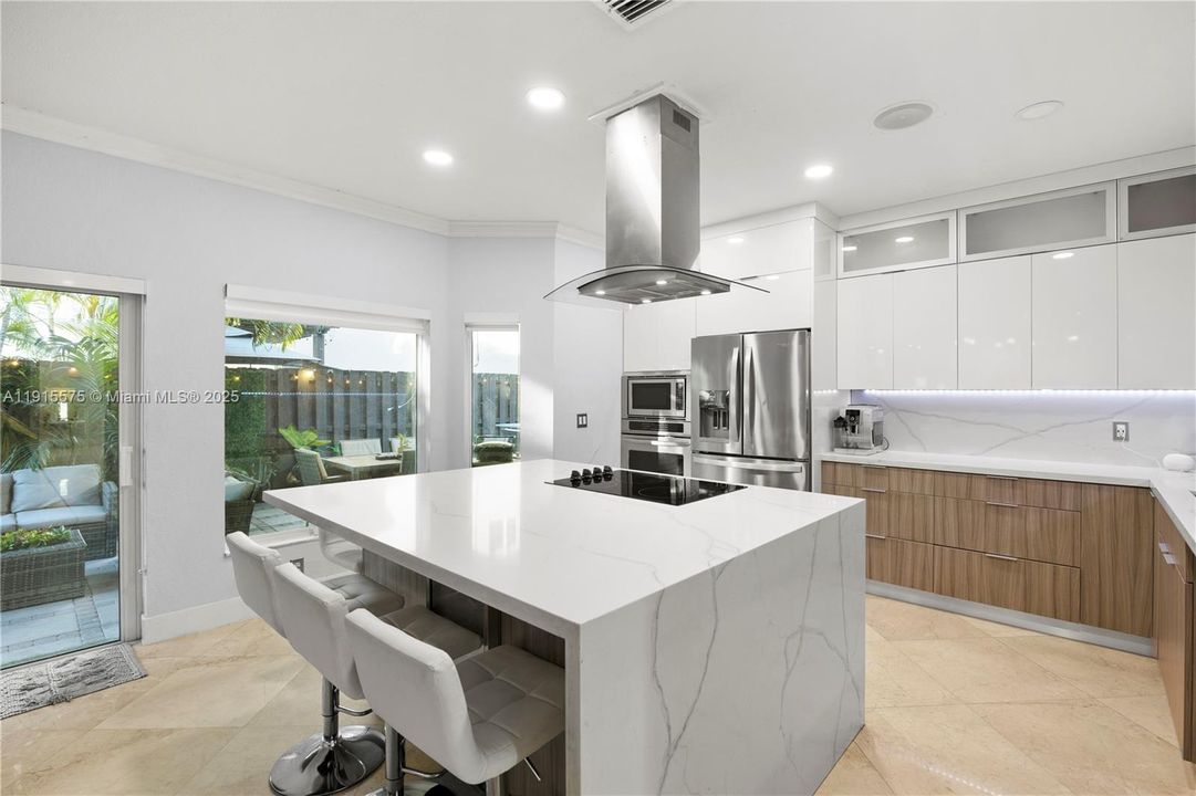 Active With Contract: $6,300 (5 beds, 3 baths, 2569 Square Feet)