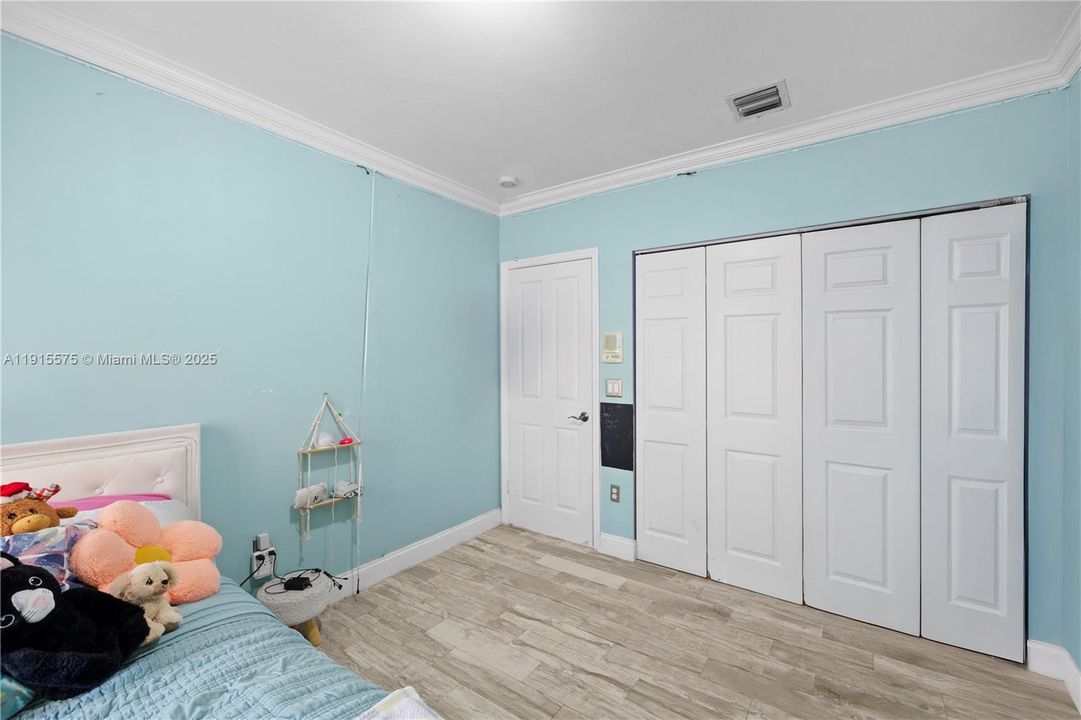 Active With Contract: $6,300 (5 beds, 3 baths, 2569 Square Feet)