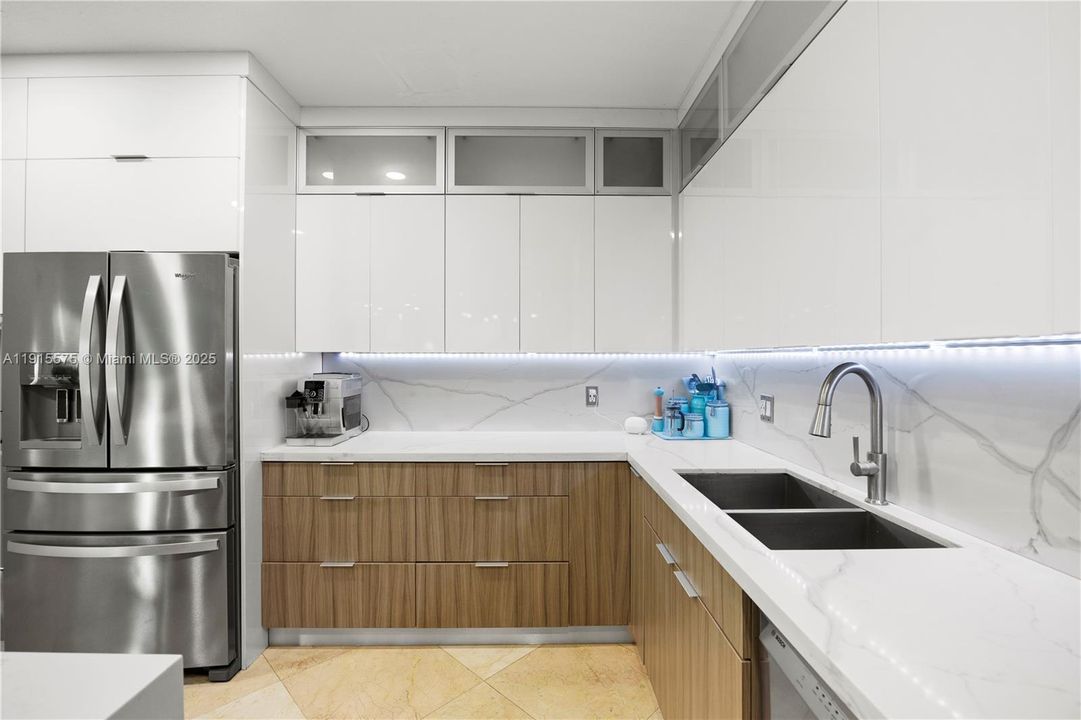 Active With Contract: $6,300 (5 beds, 3 baths, 2569 Square Feet)