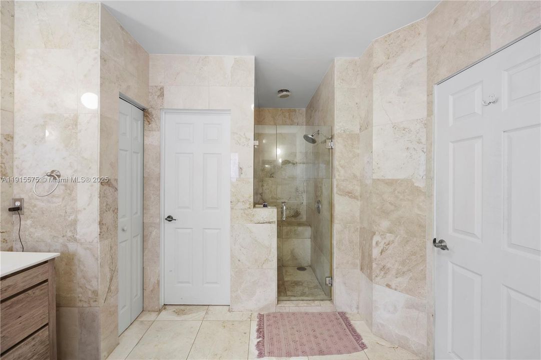 Active With Contract: $6,300 (5 beds, 3 baths, 2569 Square Feet)