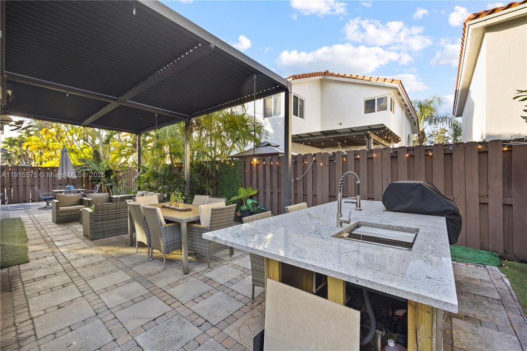 Active With Contract: $6,300 (5 beds, 3 baths, 2569 Square Feet)