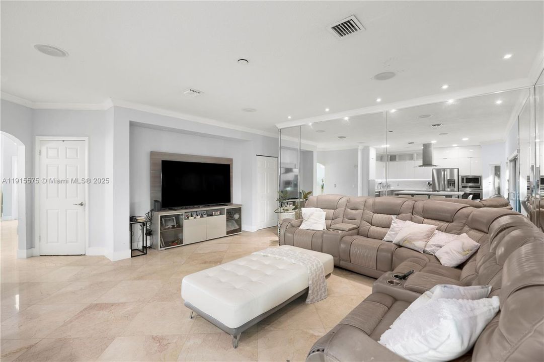 Active With Contract: $6,300 (5 beds, 3 baths, 2569 Square Feet)