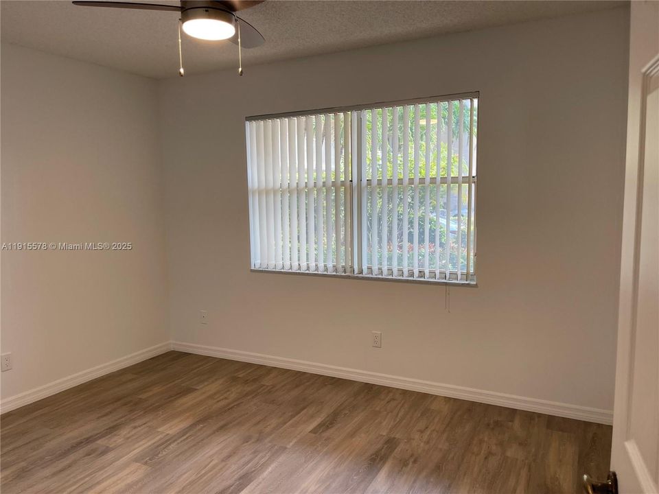 待售: $169,500 (2 贝兹, 2 浴室, 950 平方英尺)