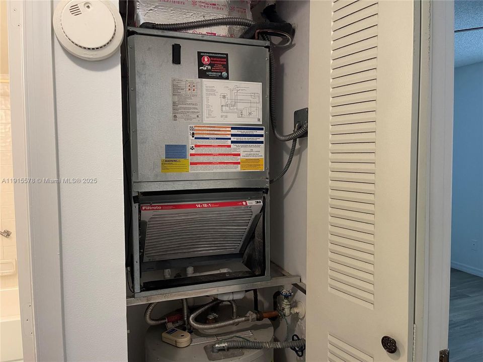 待售: $169,500 (2 贝兹, 2 浴室, 950 平方英尺)