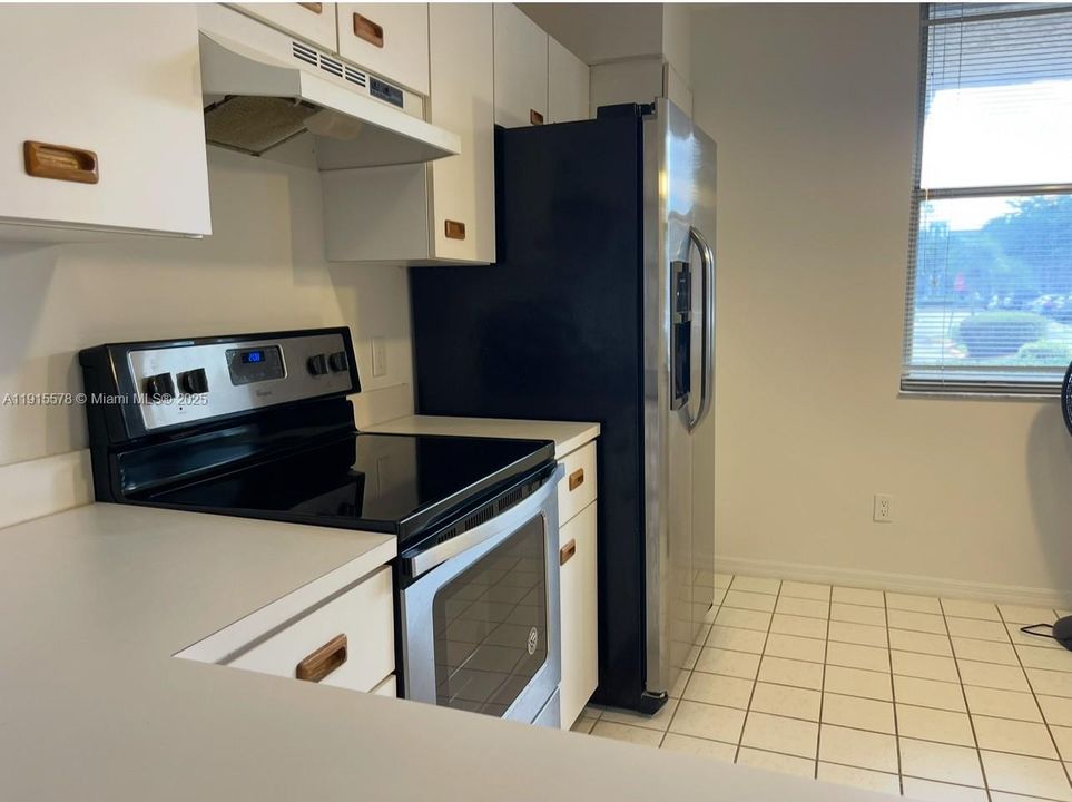 待售: $169,500 (2 贝兹, 2 浴室, 950 平方英尺)