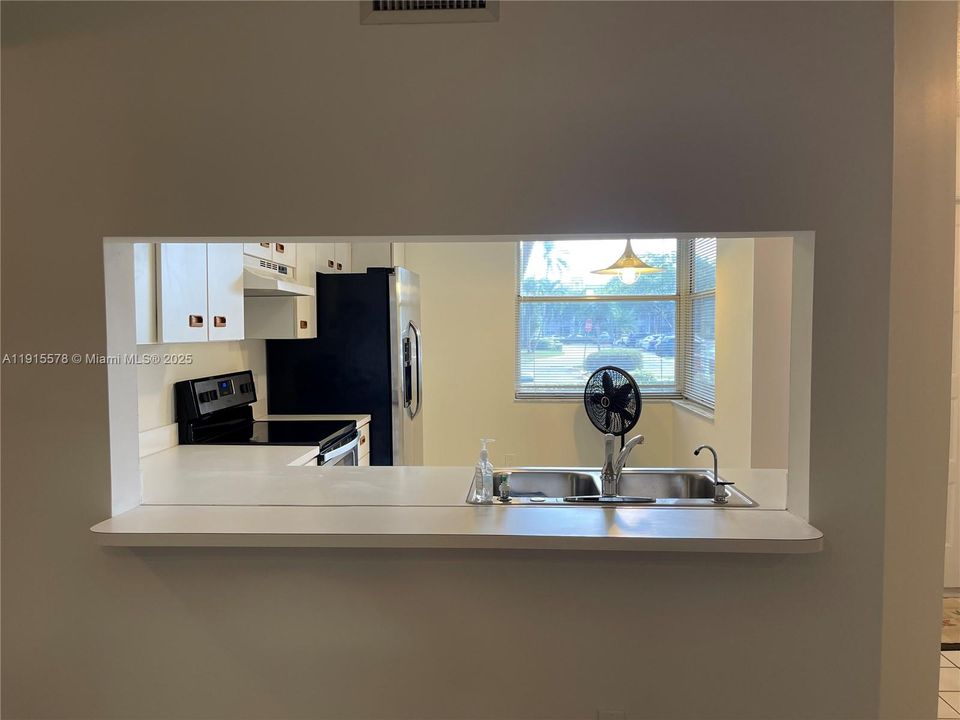 待售: $169,500 (2 贝兹, 2 浴室, 950 平方英尺)