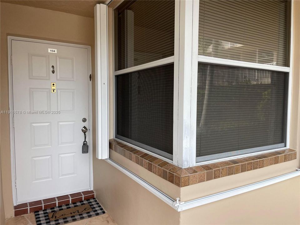 待售: $169,500 (2 贝兹, 2 浴室, 950 平方英尺)