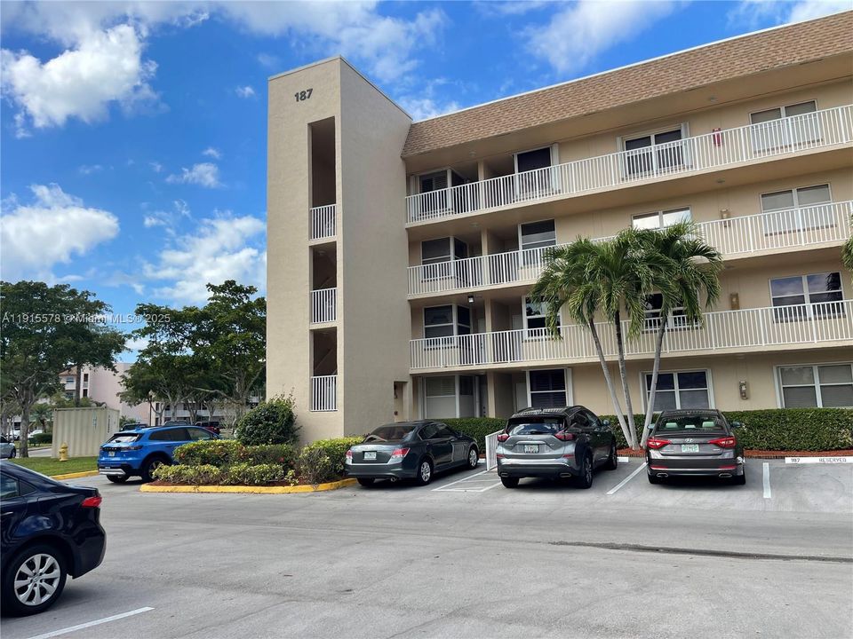 待售: $169,500 (2 贝兹, 2 浴室, 950 平方英尺)