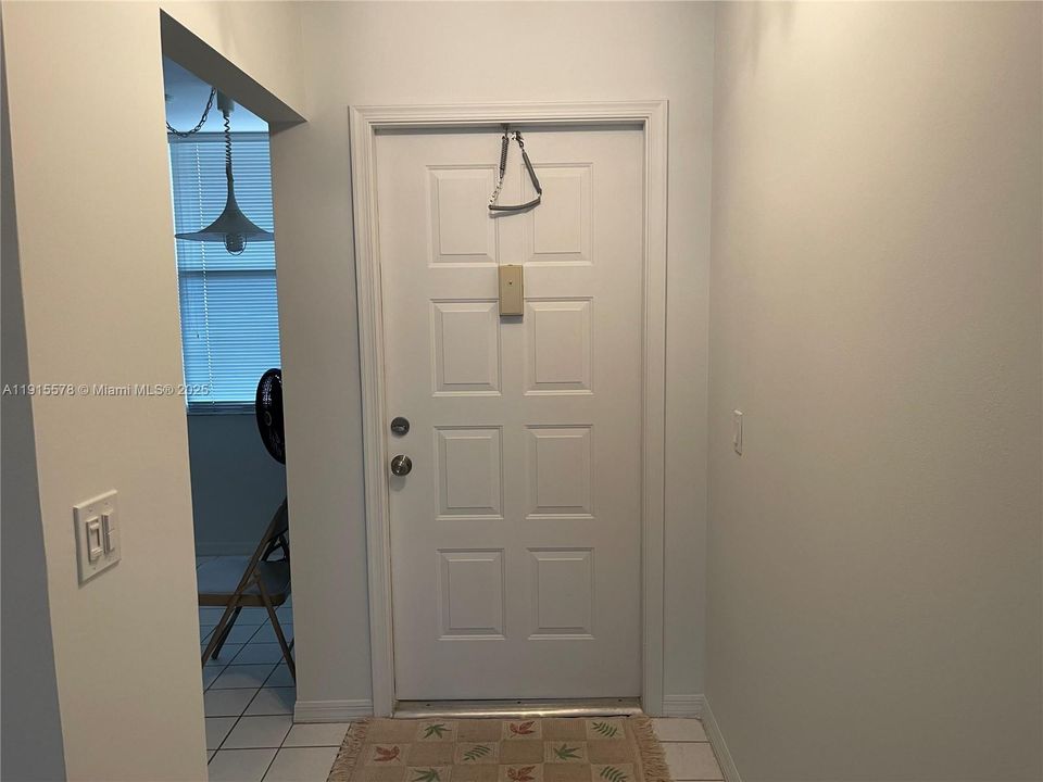 待售: $169,500 (2 贝兹, 2 浴室, 950 平方英尺)