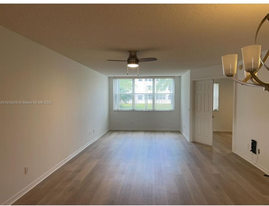 待售: $169,500 (2 贝兹, 2 浴室, 950 平方英尺)