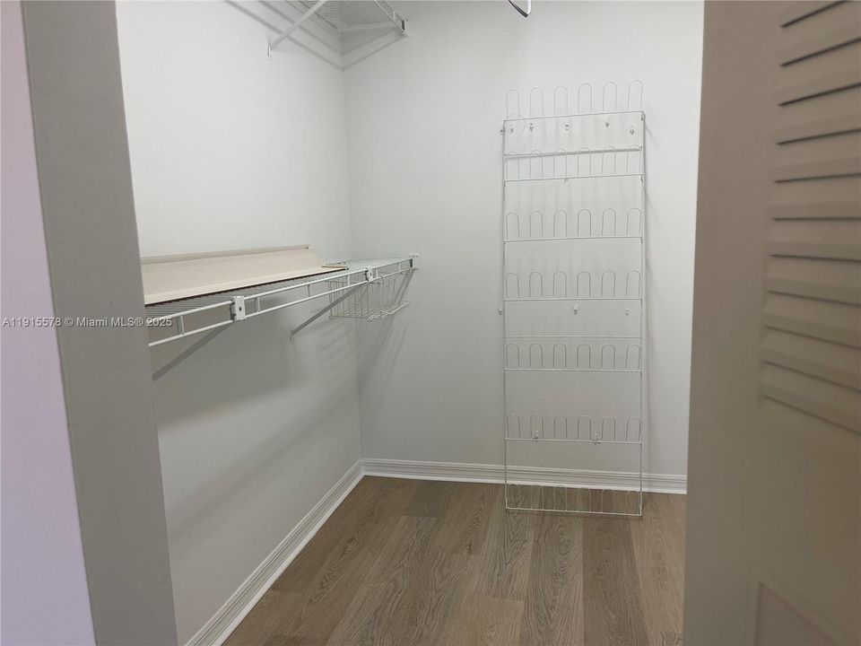 待售: $169,500 (2 贝兹, 2 浴室, 950 平方英尺)