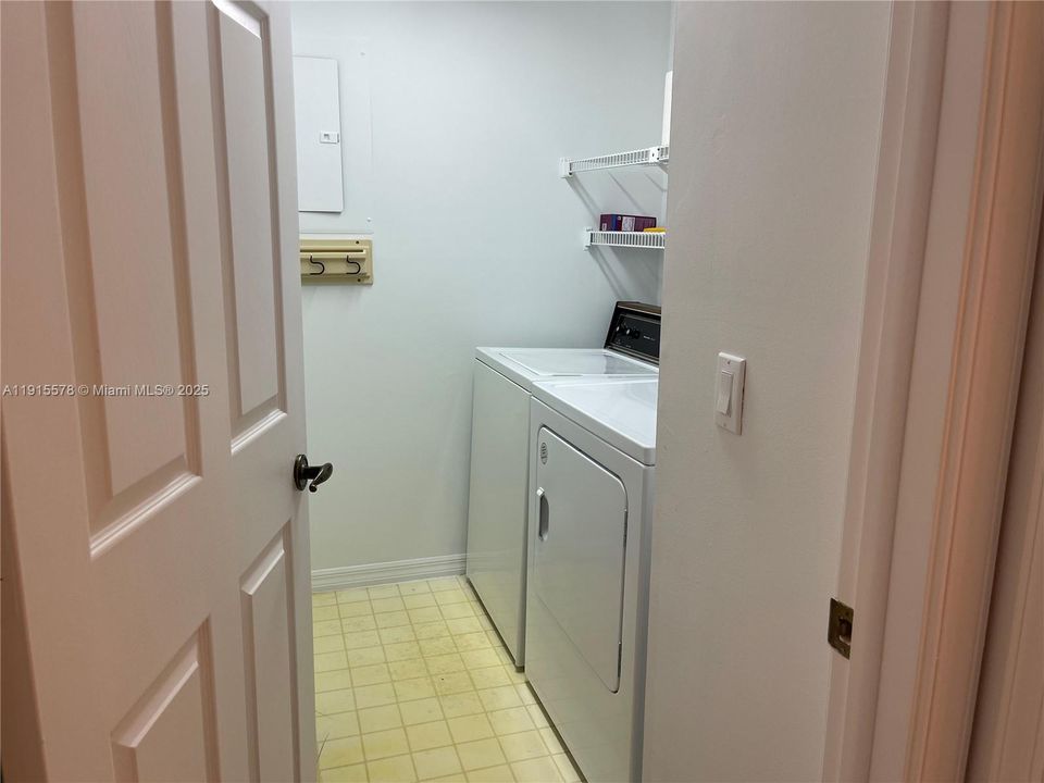 待售: $169,500 (2 贝兹, 2 浴室, 950 平方英尺)