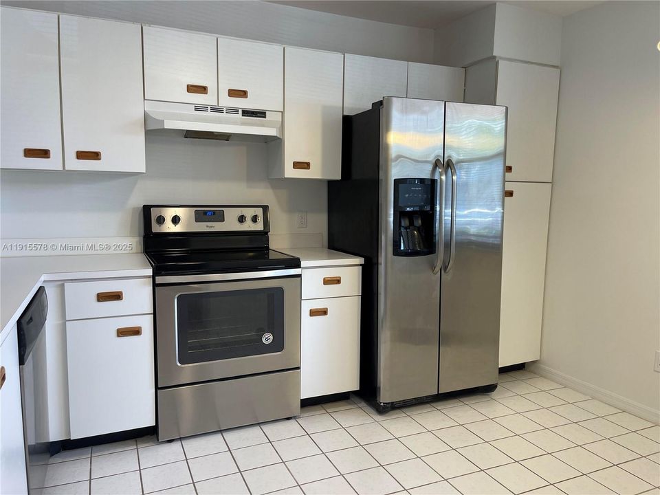 待售: $169,500 (2 贝兹, 2 浴室, 950 平方英尺)