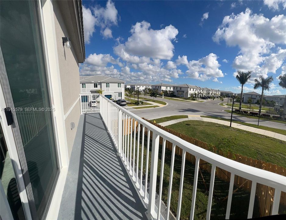 出租: $3,500 (4 贝兹, 3 浴室, 1804 平方英尺)