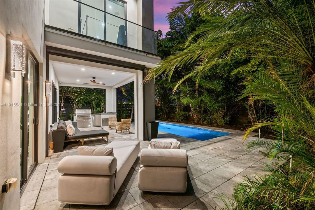 待售: $2,500,000 (4 贝兹, 4 浴室, 2879 平方英尺)