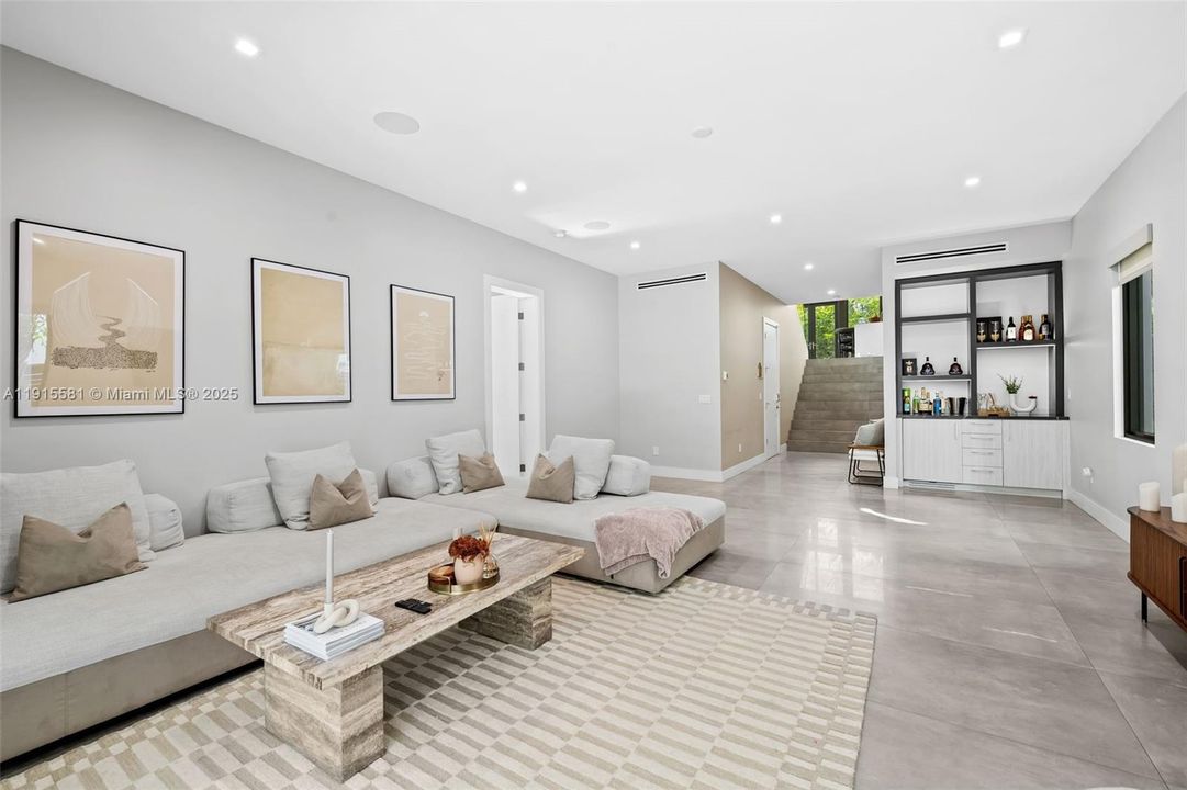 待售: $2,500,000 (4 贝兹, 4 浴室, 2879 平方英尺)