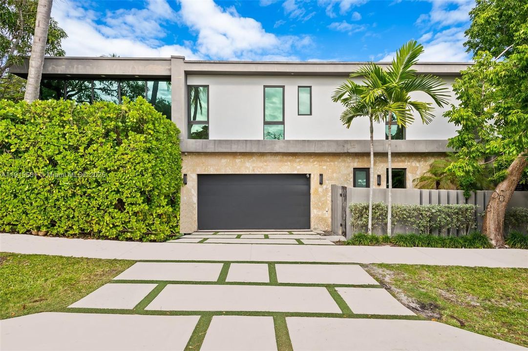 待售: $2,500,000 (4 贝兹, 4 浴室, 2879 平方英尺)